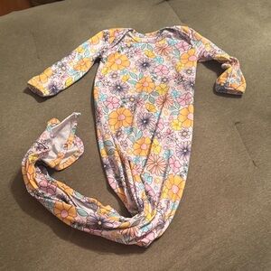 Boutique floral sleep gown 0-3 month